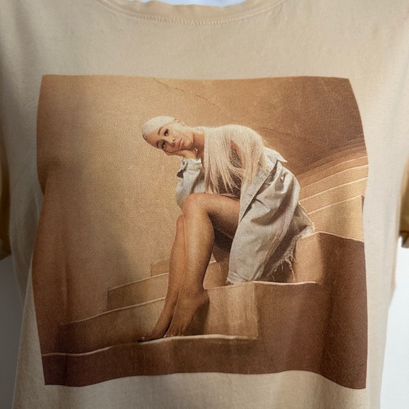 2018 H&M Ariana Grande Sweetner Shirt Womens Small Beige Brown Music Concert - Picture 2 of 7